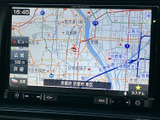 道路や周辺施設を地図上で確認でき、表示範囲や詳細度を選べる画面構成です。目的地周辺の道を把握したいときにも役立ち、ルート案内を利用する際の確認がしやすくなっています。