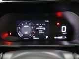 とっても見やすいメーターです。夜間時はラグジュアリーな気分にさせてくれる照明が魅力ですので、夜のドライブも楽しみになりますよ♪