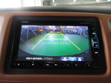バックカメラの画像です。ガイドラインがスムースな車庫入れをサポートいたします。車庫入れの安心感がアップしますね。