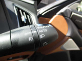オートライト機能が装備されており車両が暗い場所に入ると自動的にヘッドライトを点灯してくれます♪