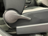 運転席リクライニングレバー