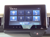 純正のディスプレイオーディオを搭載しています。Apple CarPlayやAndroid Autoに対応しているので、スマートフォンの機能を車内でも手軽に使えます。