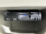 【ETC】有料道路を利用する際に料金所で停止することなく通過できる、ETC車載器(ノンストップ自動料金収受システム機器)が装備されています。セットアップを行うことで利用可能になります。