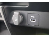 USBオーディオ用ソケットがついていますので携帯電話などを接続すれば音楽等の再生が可能です!