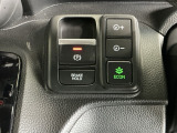 パーキングブレーキはスマートな電子制御式と合わせて渋滞時等にブレーキペダルから足を離しても停車状態を保持してくれるオートブレーキホールド機能で運転が楽になります。スタートはアクセルペダルを踏むだけ