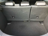 トランクルーム!後ろのシートは片方ずつ倒せます。乗る人や積む荷物に応じてアレンジが可能ですので多彩に使えてとても便利です。