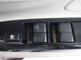 もちろん全席パワーウインドー付。運転席から操作できて便利です。