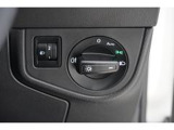 【ライトスイッチ】VW車は、手探りでも手袋したままでも操作しやすいこのスイッチ形状を引継いできました。まさに「合理的」!