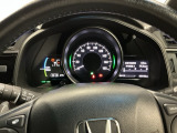 メーターの横に液晶カラーディスプレーを装備。航続可能距離等の情報やHonda SENSINGの注意・警告を表示します!