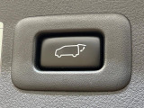 【パワーバックドア】スマートキーや運転席のボタンを押すだけでリアゲートが自動で開閉します!荷物を持っている時や、高い位置にあるバックドアを閉める際に便利な機能です♪