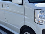 運転席側のドアは、外から手を掛けやすいハンドル形状で乗り込みもスムーズです。ドア周辺の見切りが分かりやすく、毎日の乗降を快適にサポートします。