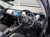 ◆視界広々で非常に運転しやすくロングドライブでも疲れを感じさせないすっきりとまとまったインパネ周りです。