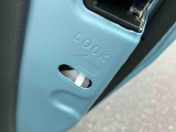 両側のリヤドアにチャイルドロックを装備しています♪