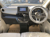 運転席まわりは機能的で操作しやすいです。