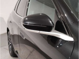 【BMWミラー】視認性の高いスタイリッシュなミラー。自動防眩機能も付いており夜間のドライビングをサポートします。