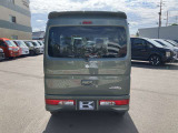 リアの印象が一目で分かる正面カット。テールランプやバンパー周りの状態、後方の雰囲気をチェック。