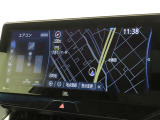 メーカー装着の12.3インチSDナビを装備しております。