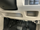 【収納部】パッと手に取りたい小物の置き場に便利。その他、沢山の収納部がございます。