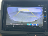 【バックモニター】後ろのカメラの映像をモニターに映し出すことができます!後方の見えない死角や、障害物との距離感をしっかり確認することができます!駐車が苦手な方におすすめです。