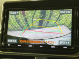 【バックカメラ】駐車時に後方がリアルタイム映像で確認できます。大型商業施設や立体駐車場での駐車時や、夜間のバック時に大活躍!運転スキルに関わらず、今や必須となった装備のひとつです!