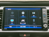 画面にはラジオや音楽、テレビなどの選択肢がまとまって表示され、目的に合わせて確認しやすい構成です。移動中の音楽やラジオを手軽に楽しめます。