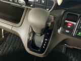 オートマチックシフトレバーは、手になじみ操作しやすい形状で安全運転にもつながります♪