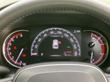 速度や燃料残量などの情報が運転席正面にまとまり、走行中にも視線を大きく動かさず確認しやすい配置です。表示を把握しやすく、日々の運転時に必要な情報をチェックできます。