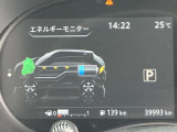 エンジン動力の流れやモーター電力の流れをメーターでも確認できます。