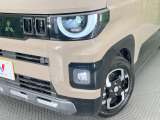 【LEDヘッドライト】悪天候や夜間走行時も良好な視界を確保し安心して運転できる高輝度LEDヘッドライトを装備!点灯速度が早く、消費電力も抑えられています。