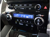 左右独立温度コントロールフルオートエアコンです。運転席、助手席それぞれで独立して温度設定ができます。冷え性の方が乗っても安心ですね♪