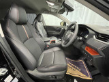 パワーシート搭載。微妙な調整が手軽にでき、最適なポジションで運転することが可能です。