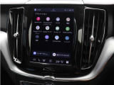 Google搭載のボルボなら、車内にいながら多彩なデジタルライフをお楽しみいただけます。Google Playから必要なアプリをダウンロードして、有意義な移動時間を楽しみましょう。