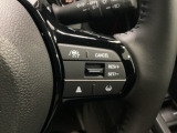 ステアリング右側がクルーズコントロールスイッチです。アクセルペダルを踏まずに一定速走行が出来るので、高速道路での走行がグッと快適になります。