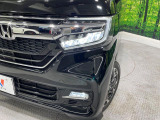 【LEDヘッドライト】悪天候や夜間走行時も良好な視界を確保し安心して運転できる高輝度LEDヘッドライトを装備!点灯速度が早く、消費電力も抑えられています。