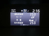 各操作スイッチは使いやすい位置に配置され、とっても見やすいメーターです。夜間時はラグジュアリーな気分にさせてくれる照明が魅力ですので、夜のドライブも楽しみになりますよ♪