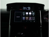 純正9インチディスプレイオーディオ装備!インパネ中央部のディスプレイに、オーディオ機能とスマホ連携機能を搭載!