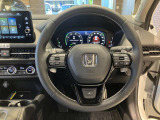 運転している間、長く触れているものだから手になじむハンドルがいいですよね。本革巻のステアリングは乗れば乗るほど手になじんでいきます。