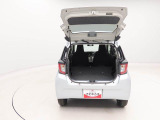 当社では全車、納車前にサービス工場で12ヶ月点検相当の整備を実施しております。そこで確認された不具合箇所は修理しておりますのでご安心下さい。