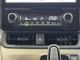オートエアコンで車内も快適です。冬や雨の日の室内の結露防止等コンディションに加えて、冷え過ぎ、暖め過ぎに因る燃費を悪化を防ぎます。一度、温度を設定すれば自動的に過ごし易い温度に調整してくれますよ。