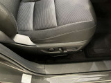 パワーシート搭載。微妙な調整が手軽にでき、ピッタリなポジションで運転することが可能です。