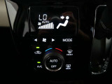 「オートエアコン」が付いています。1年中快適な室内を提供!車内温度を設定すると、風量を自動で調節してくれます。