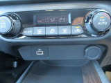 ★オートエアコン★温度設定だけで車がいつも快適に自動調整します♪風量や吹き出し口も自動で行われます。もちろんお好みの設定にも調整可能です♪