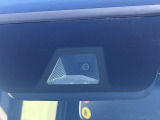 【ホンダセンシング】走行中に前方の車両等を認識し、衝突しそうな時は警報とブレーキで衝突回避と被害軽減をアシスト。より安全にドライブをお楽しみいただけます。