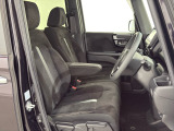 ★フロントシート★ 自然な姿勢のままでいられるシートが、運転しやすさと疲れにくさを感じさせてくれるはずです♪