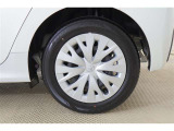 純正15インチスチールホイルでフルキャップです。タイヤサイズは185/60R15になります♪