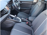 Audi正規ディーラーが高品質をお約束。高度な訓練・教育を受けたAudi専任メカニックが、100項目にもおよぶ精密な点検を実施。すべてクリアしたAudi車だけ、あなたのお手元に届けられるのです