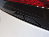 パワーバックドアを装備しています。開閉スイッチは車両側面両側に配置、後ずさりすることなく開閉できます。