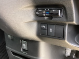 ビルトインタイプの【ETC】で見た目もスッキリ。高速道路の利用にとても便利です。【パーキングセンサー】駐車や出庫時にクルマの前後の障害を検知し、音とディスプレイでお知らせします。