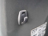 ◆フック◆ちょっとした買い物の袋を吊り下げたり、ゴミ袋を吊り下げられるコンビニフックがあり車内を転がらず便利です!
