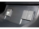 USBオーディオ用ソケットがついていますので携帯電話などを接続すれば音楽等の再生が可能です!